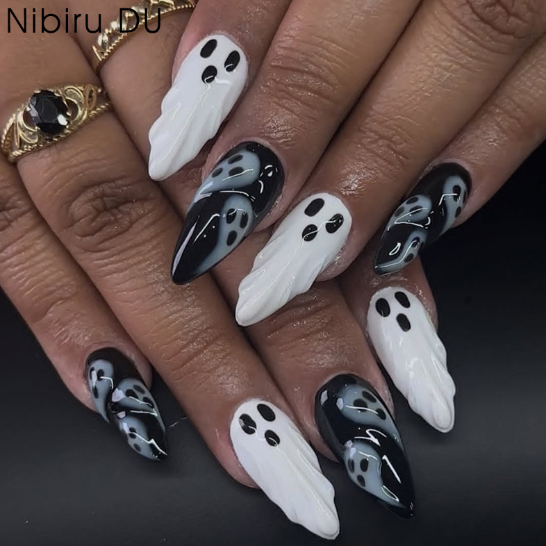 Nail Art Emerald - 30 قطعة 2025 هالوين اللوز شكل