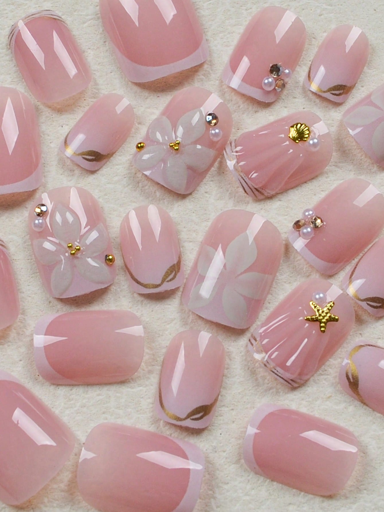 24 قطعة من الأظافر الاصطناعية  - مراجعة Nail Art Jelly وسعره