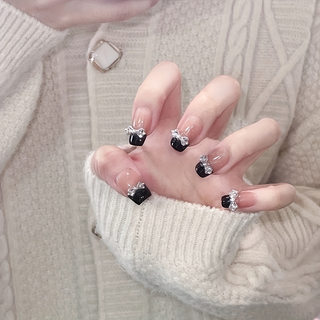 10 قطع من أظافر الضغط اليدوية  - مراجعة Nail Art Emerald وسعره