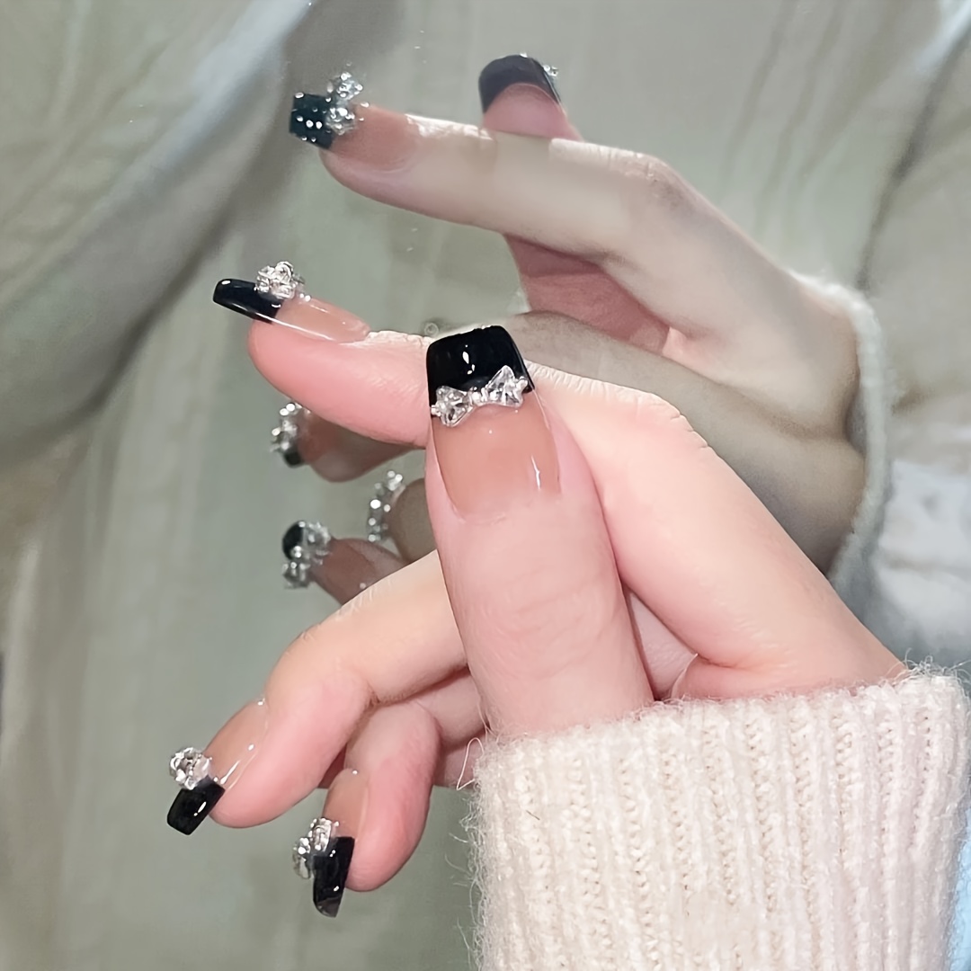 10 قطع من أظافر الضغط اليدوية  - مراجعة Nail Art Emerald وسعره