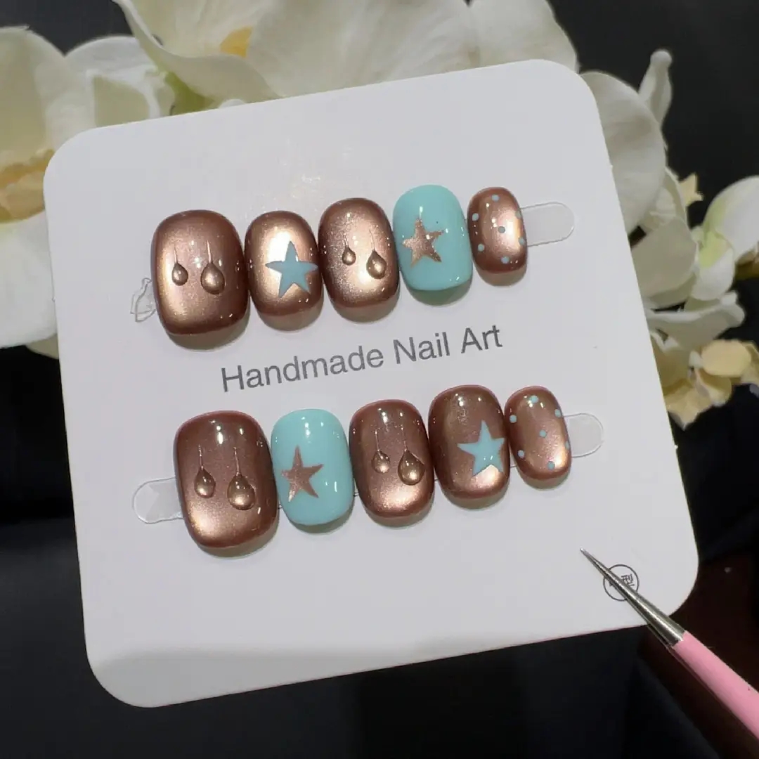 10 قطع من أظافر المياه البنية  - مراجعة Nail Art Emerald وسعره